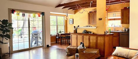 المنشأة من الداخل