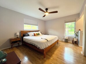 3 bedrooms, desk, WiFi, bed sheets - Austin Zen Oasis (Austin)
