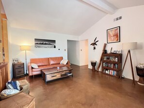 Living area - Austin Zen Oasis (Austin)