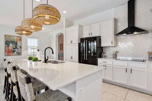 Fridge, microwave, oven, stovetop - 6BR Stylish Reunion Villa • Pool • Near Disney (Reunion)