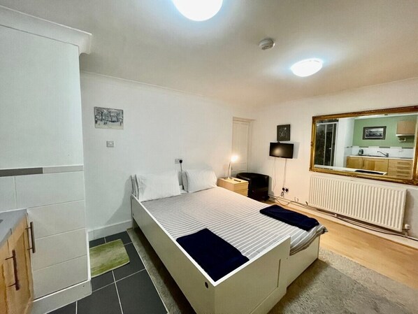 1 bedroom, iron/ironing board, WiFi, bed sheets