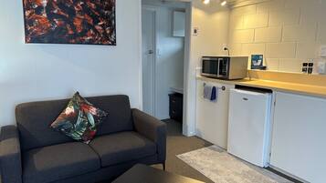 Basic Twin Room, Mountain View | Living area