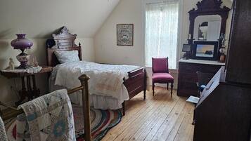 Baxter Manor - Janet Jack Room | Free WiFi