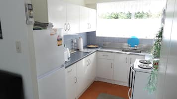 Køleskab, mikrobølgeovn, ovn, elkedel