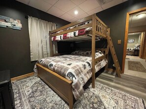 2 bedrooms, desk, free WiFi, bed sheets