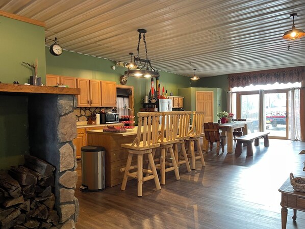 Dining - Charming 2-bedroom country home in Middlesex / Potter (Middlesex)