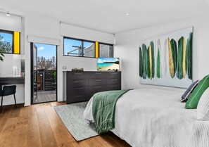 4 bedrooms, desk, iron/ironing board, free WiFi