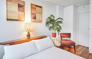 1 bedroom, desk, free WiFi, bed sheets - Sensational St.Kilda stay at Sunset Beach Tower (Inner Bay Side South)