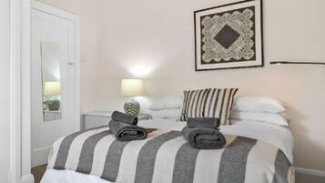 2 bedrooms, iron/ironing board, bed sheets