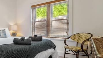 2 bedrooms, iron/ironing board, bed sheets