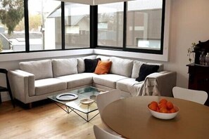 Fernseher, Stereoanlage