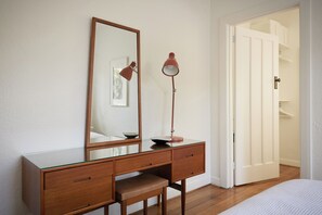 3 室のベッドルーム、WiFi (無料)、ベッドシーツ