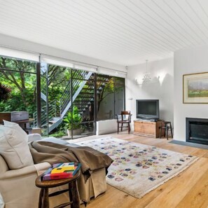 Télévision, chaîne hi-fi