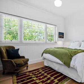 4 chambres, bureau, accès au Wi-Fi (inclus), literie fournie