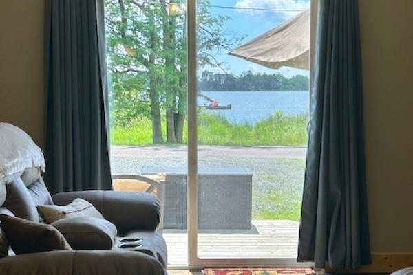 Smart TV, lettore DVD, libri, videoteca