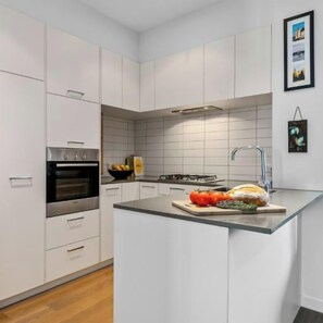 Kühlschrank, Herdplatte, Geschirrspüler