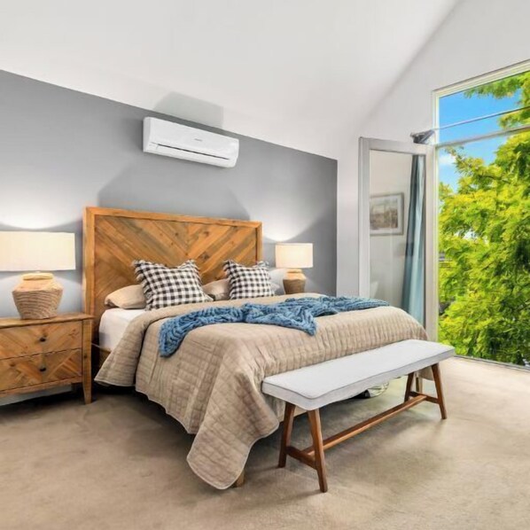 3 bedrooms, desk, iron/ironing board, free WiFi