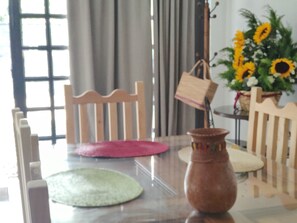 Family House, Patio, Garden View | Dining room - casa mango (Ciudad Fernández)