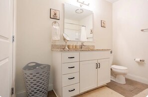 Hair dryer, towels, soap, shampoo - "Rustic Charm in Downtown Indianapolis" (Indianapolis)