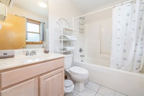 Asciugacapelli, bidet, asciugamani, sapone