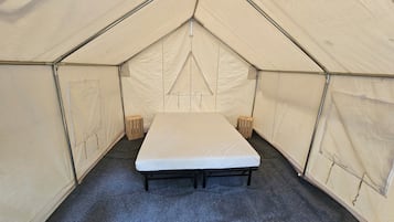 1 bedroom, bed sheets