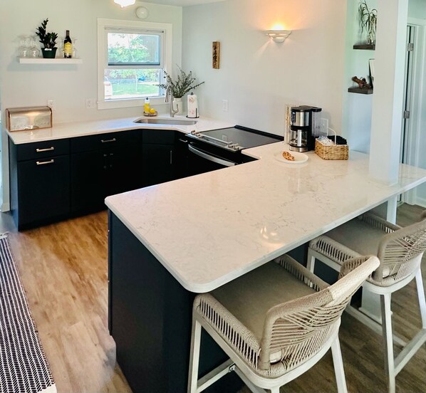 Fridge, microwave, oven, coffee/tea maker