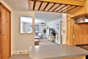 Interior - The Mendon Cottage: Charming Home Close to Killington, Pico and Rutland. (Mendon)