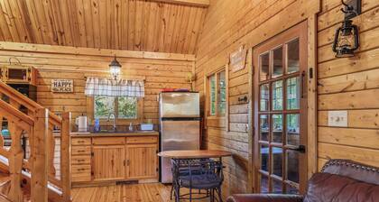 Log Cabin In The Trees•Private River Access•Pets Free•Starlink•Fireplaces