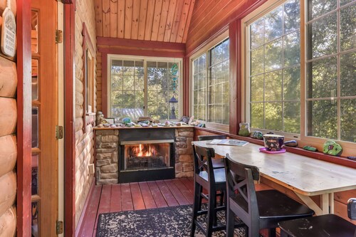 Riverfront Log Cabin In The Trees•2 Kings & Queen•Pets Free•Starlink•Fireplaces