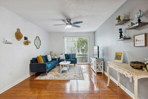TV - Cozy 1-bedroom condo in next to the hospitals and the university (Gainesville)