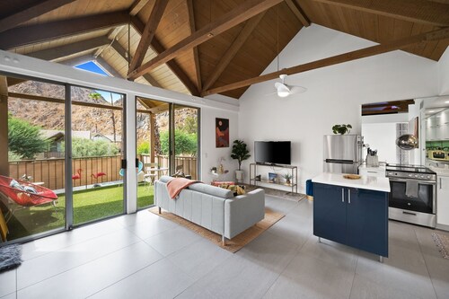 Casa Cornu- Studio+Loft Condo with Heated Pools and Mountain Views