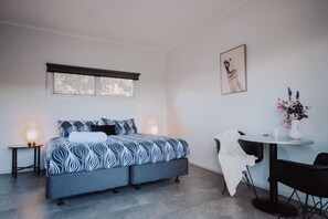 Deluxe Double Room, Balcony, Mountain View | Laptop workspace, blackout drapes, iron/ironing board, free WiFi - Buchan Motel (Buchan)