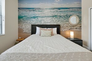 5 bedrooms, desk, iron/ironing board, travel cot - Experience Solterra: Pool, Spa, Game Room & Lazy River (Davenport)