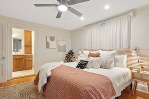 3 bedrooms, desk, iron/ironing board, travel crib