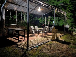 تناول الطعام بالخارج