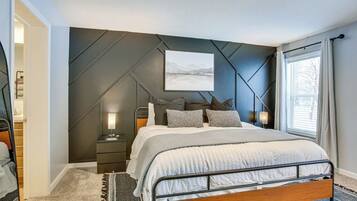 3 bedrooms, desk, iron/ironing board, travel crib