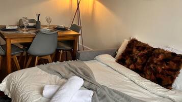 2 bedrooms, iron/ironing board, WiFi, bed sheets