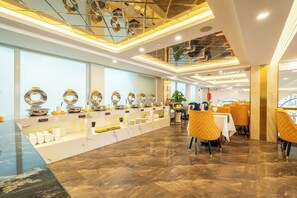 Free daily buffet breakfast - Sandals Lily Hotel (Da Lat)