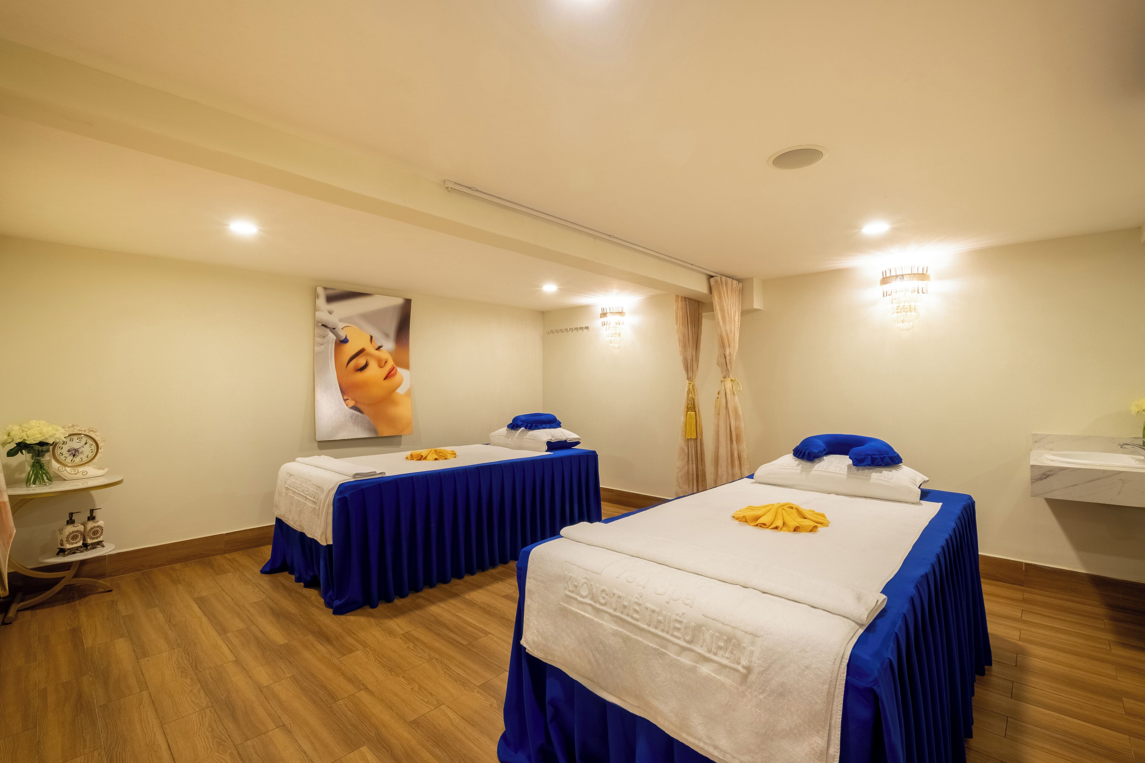 Sauna, hot tub, steam room, body treatments, hydrotherapy, aromatherapy