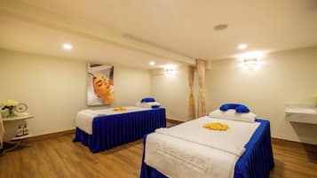 Sauna, hot tub, steam room, body treatments, hydrotherapy, aromatherapy