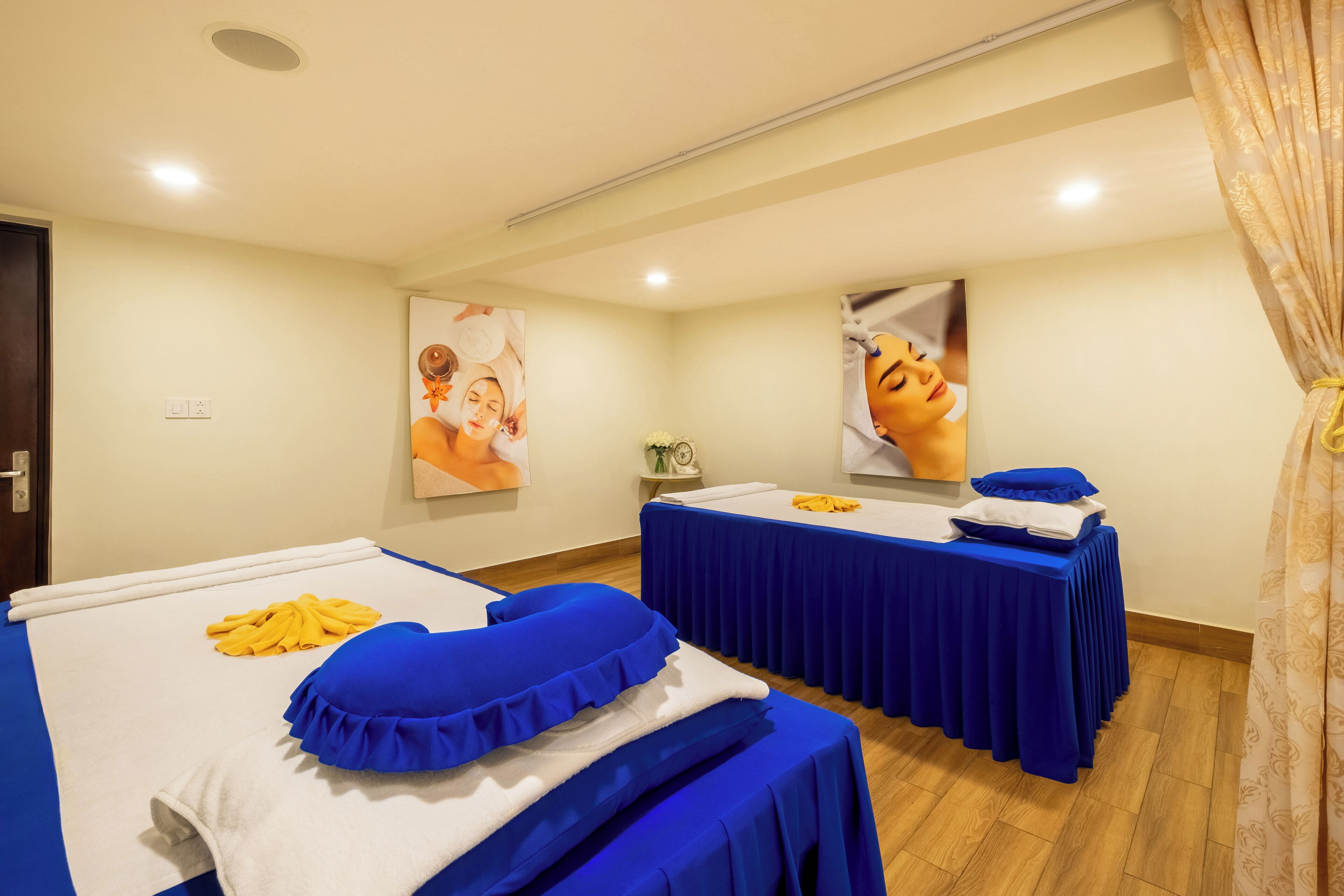 Sauna, hot tub, steam room, body treatments, hydrotherapy, aromatherapy