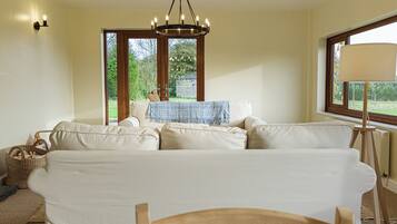 House, Garden View | Living area | Flat-screen TV