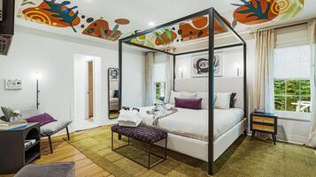 7 bedrooms, desk, iron/ironing board, travel crib