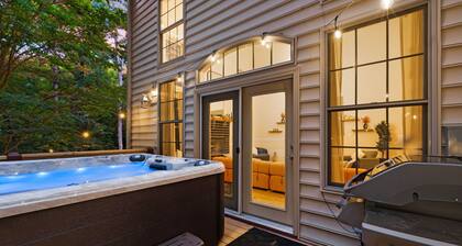 AVL Estate: 5K sq ft, Golf Sim, Speakeasy, Hot Tub, Sauna, Sleeps 20 + 2 pets