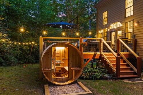 AVL Estate: 5K sq ft, Golf Sim, Speakeasy, Hot Tub, Sauna, Sleeps 20 + 2 pets