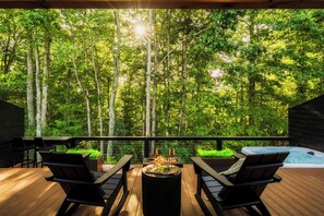 Outdoor spa tub - The 110 Copse (Wartburg)