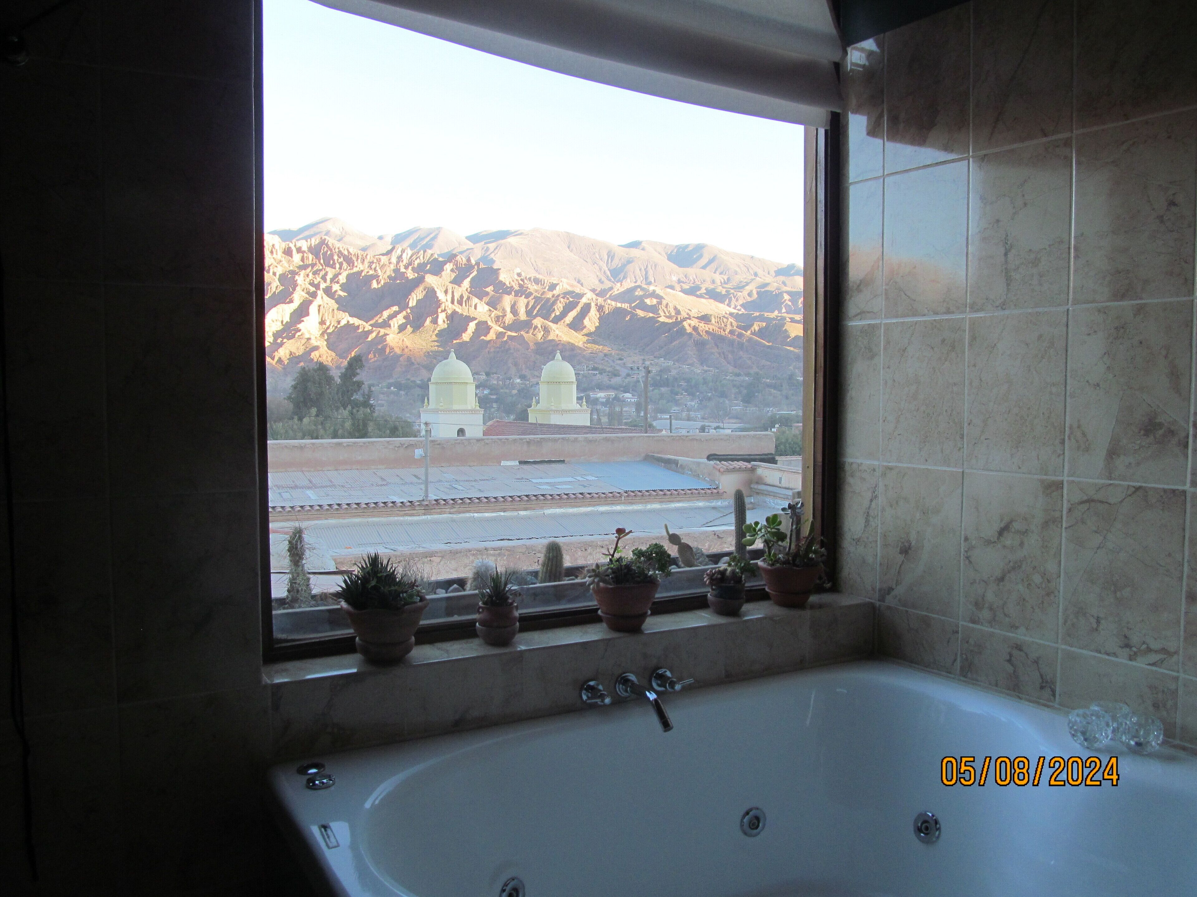 Douche, baignoire à jets, sèche-cheveux, bidet