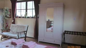 1 bedroom, WiFi, bed sheets