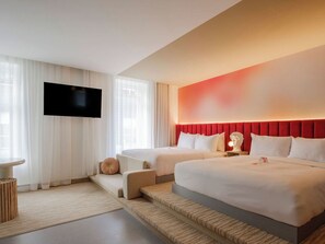 Premium bedding, down comforters, in-room safe, individually decorated - Rose Hôtel Invisible (Québec)