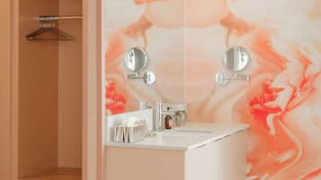 Ducha, artículos de tocador ecológicos, secador de pelo, toallas